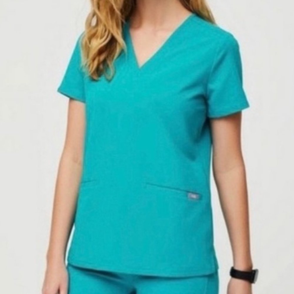 Figs Casma Three-Pocket Scrub Top